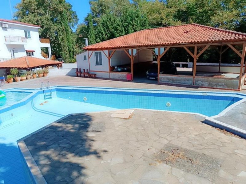 Vryses im Apokoronas Kreta, Vryses: Wohngebäude mit Pool und Bergblick zu verkaufen – Ideale Investition im Apokoronas! Haus kaufen